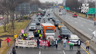 26 anti-Israel protesters arrested for blocking traffic to JFK, stage similar rally outside LAX