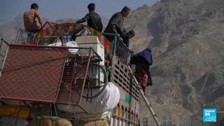 Thousands of Afghans leave Pakistan ahead of deportation deadline • FRANCE 24 English