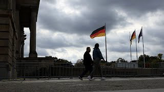 Germany Freezes New Spending as Budget Crisis Deepens