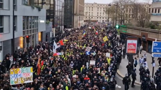 Antifa fly flags on march in Paris France ðŸ‡«ðŸ‡· Frankreich lÃ¤uft 07.01.2023