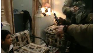 Soldiers enter Hebron homes at night, photograph kids, 24/02/15