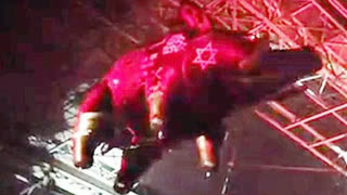 Pink Floyd's Roger Waters dressed as SS soldier, Star of David on a giant pig, insinuate Jewish run the world.