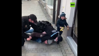 Czech police tackle maskless man as his frantic toddler cries