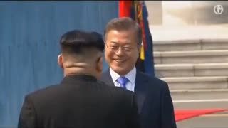 New History : Kim Jong-Un Shakes Hands with South Korea Leader