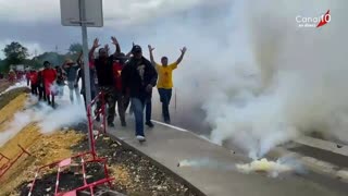 Elie Domota, arrÃªtÃ© par la gendarmerie et libÃ©rÃ© par le peuple guadeloupÃ©en