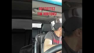 Tim Hortons refuse de servir les clients sans masque... Dans leur propre voiture!