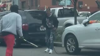 Road rage in da hood! Chain vs. Baseball bat.