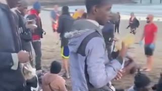 Migrants receiving free phones as soon as they land in Europe