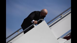 #BREAKING: President Joe Biden FALLS multiple times while boarding Air Force One