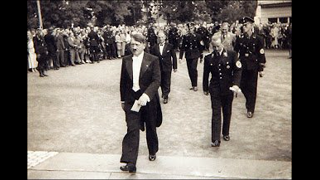 The FÃ¼hrer, dressed in gala, on the way to the Opera Theatre in Bayreuth.