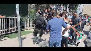 Jerusalem: Arab rioters violently attack Jew holding Israeli flag