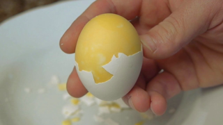 How to Scramble Eggs Inside Their Shell