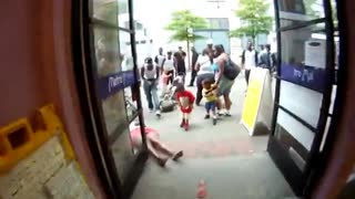 Mouthy woman assaults security guard and gets tased. Goes down stiff as a board. ⚡????