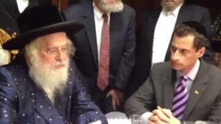 Anthony Weiner Speaks Metzitzah B'Peh w/ Munkatcher Rebbe