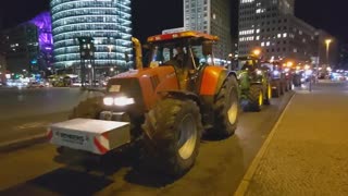 Bauern blockieren Potsdamer Platz mit ihren Traktoren als Protest gegen die Regierung Bauernaufstand