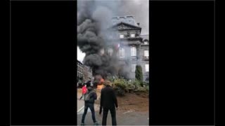 Farmers in France revolt unloading tons of manure in front of Clermont Prefecture (Video 1, 2 & 3)