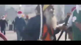 Sword wielding Apu attacks police as protesting farmers riot across India.