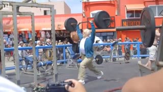 Muscle Beach Prank (old video but well done)