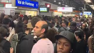 Its Almost Impossible To Find Europeans At A Paris Train Station