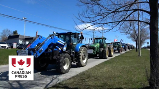 Quebec farmers continue protests, ask for more government aid