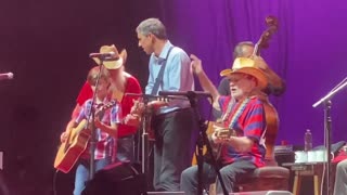 KIKE TOUR : Willie Nelson â€œOn The Road Againâ€ with Beto Oâ€™Rourke